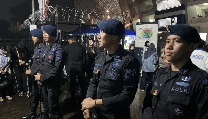 Brimob Polda Jabar Amankan Laga Persib vs Persita di Stadion GBLA