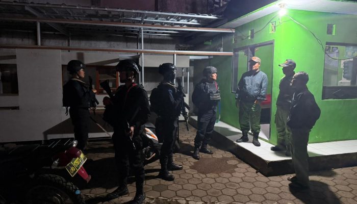 Brimob Batalyon B Pelopor Patroli Malam Amankan Wilayah Lembang