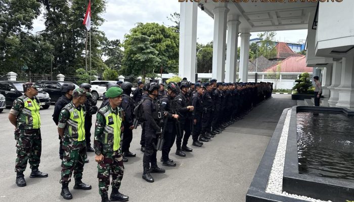 Pengamanan Aksi Unjuk Rasa di Gedung DPRD Jawa Barat Berjalan Kondusif