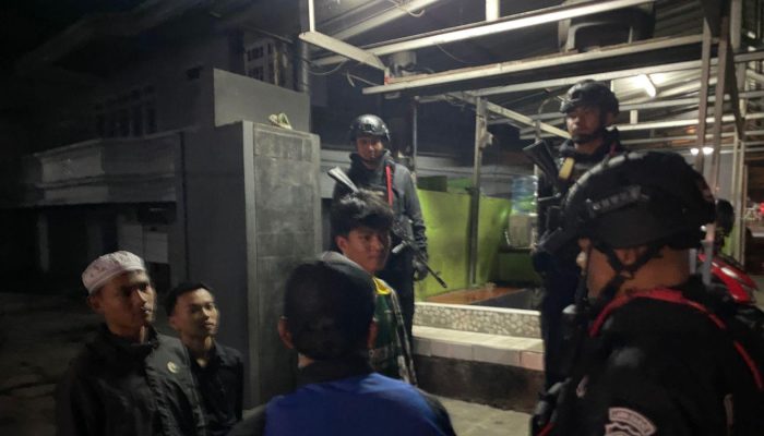 Patroli SPP Batalyon A Pelopor Satbrimob Polda Jabar Jaga Kondusifitas Wilayah Rancaekek Saat Dini Hari