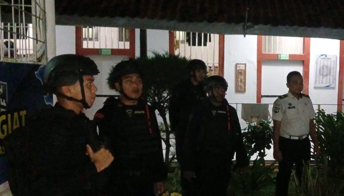 Patroli Harkamtibmas Brimob Polda Jabar Jaga Keamanan Rutan dan Pusat Keramaian Kota Cirebon