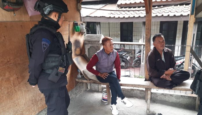 Patroli SPP Batalyon A Pelopor dalam Operasi Pekat Lodaya 2026 di Rancaekek