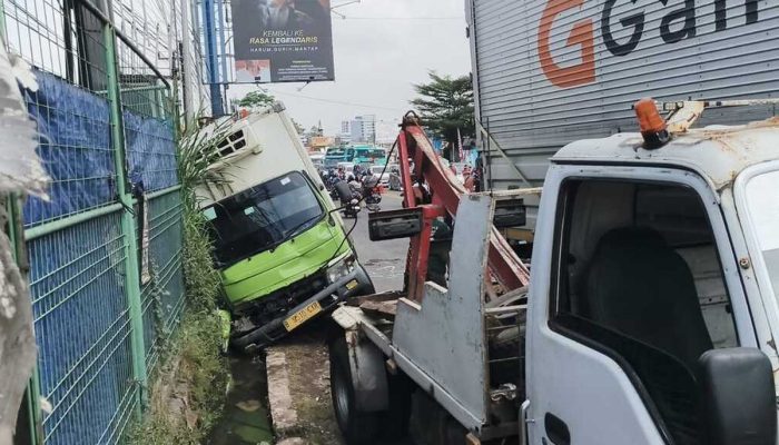 Truk Boks Oleng di Nagreg, Satu Pejalan Kaki Tewas