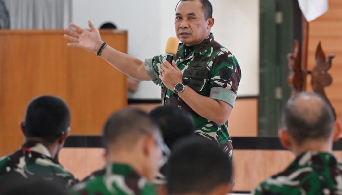 Dankodiklatad Bekali Danrem dan Dandim Hadapi Perang Kognitif