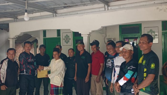 Perkuat Sinergitas Masyarakat Hutan, KPH Banyumas Barat Salurkan Infaq di Mushola Al Amin