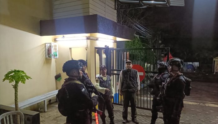 Patroli Harkamtibmas Batalyon B Pelopor Ciptakan Situasi Kondusif di Pacet–Cipanas