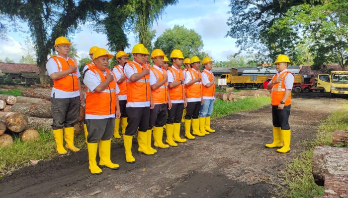 Tingkatkan Standar Keselamatan, KPH Banyumas Barat Wajibkan Penggunaan APD Penuh di TPK Cimanggu