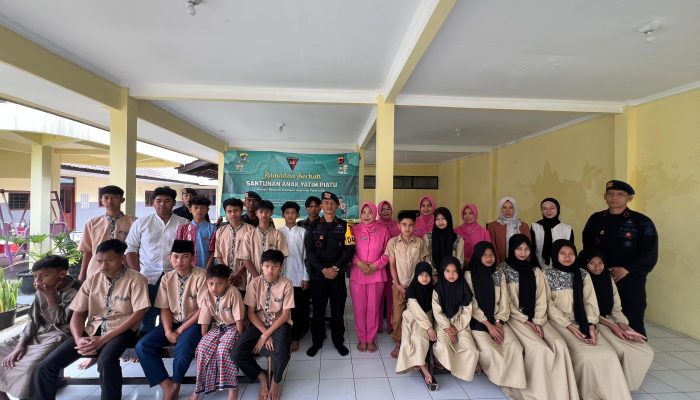 Brimob Jabar Tebar Berkah Ramadan, Santuni Anak Yatim di Garut