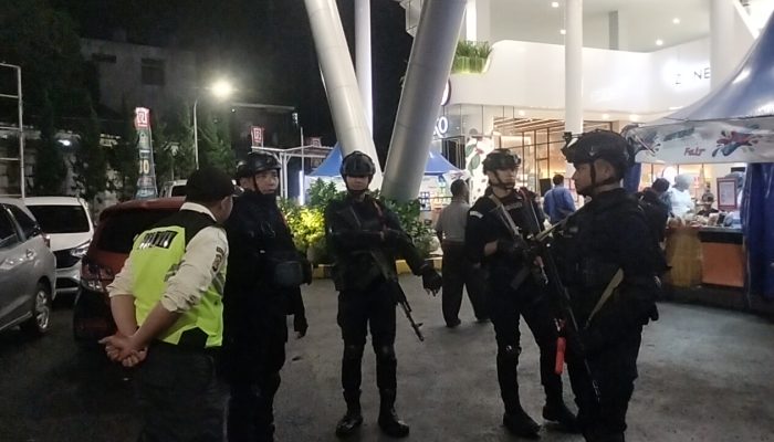 Brimob Jabar Patroli Malam di Pacet Cianjur, Jaga Kamtibmas Tetap Kondusif