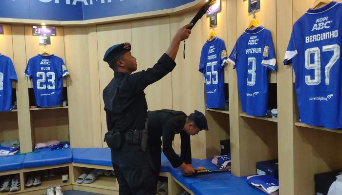 Gegana Brimob Polda Jabar Sterilisasi Stadion GBLA Jelang Laga Persib vs Persik Kediri