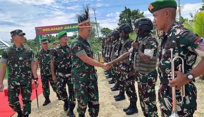 Wadan Kodiklatad Tinjau Latihan Yonif TP 864/NN di Kaimana, Tekankan Profesionalisme Prajurit