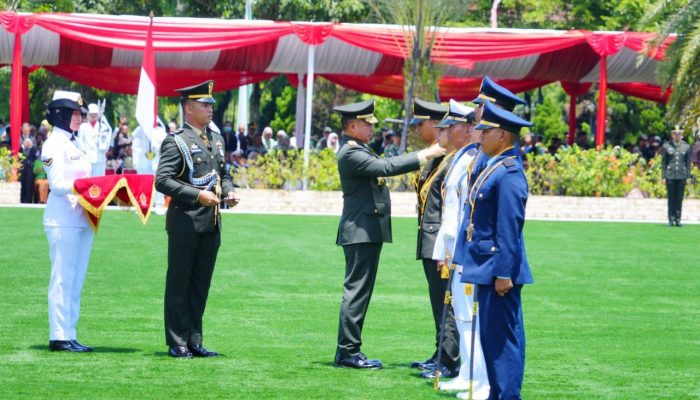 Dankodiklatad Hadiri Pelantikan 796 Perwira Baru, Panglima TNI Tekankan Kesiapsiagaan Hadapi Ancaman Kompleks