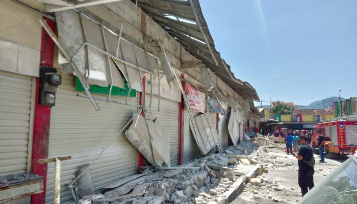 Atap 13 Kios di Pasar Sehat Soreang Roboh, Satu Orang Meninggal Dunia