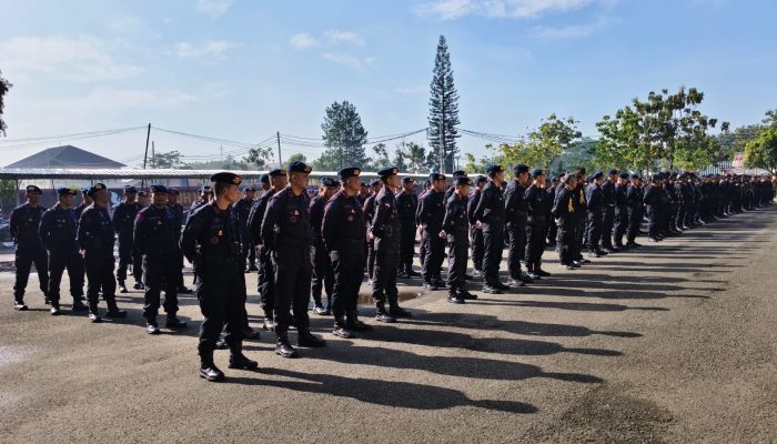 Wadansat Brimob Polda Jabar Pimpin Apel Siaga Jelang Lebaran di Sumedang