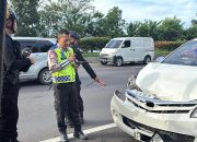 PRC Brimob Polda Jabar Tangani Kecelakaan di Tol Padaleunyi Saat Operasi Ketupat Lodaya 2026