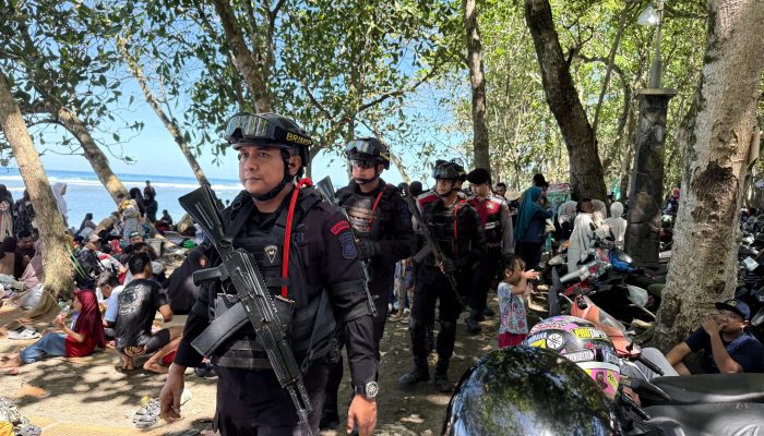 Brimob Polda Jabar Maksimalkan Pengamanan Wisata Pangandaran Saat Idul Fitri