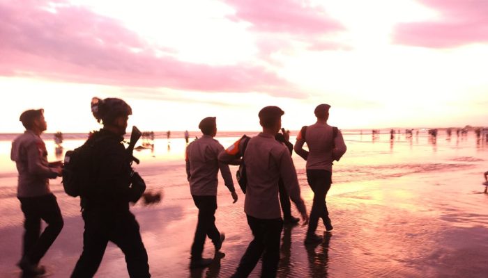 PRC dan SAR Brimob Polda Jabar Perkuat Pengamanan Wisata Pangandaran Saat Lebaran