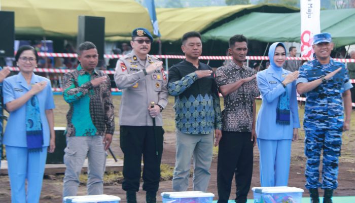 Dansat Brimob Jabar Hadiri Bhakti Sosial HUT ke-80 TNI AU di Bandung Barat
