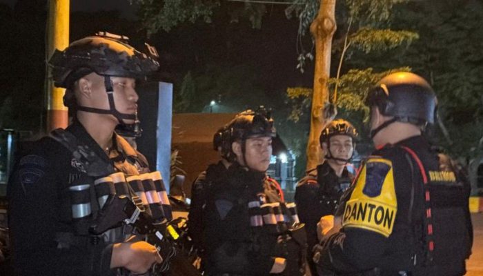 Brimob Polda Jawa Barat Patroli Harkamtibmas Sasar Cikampek hingga Kawasan Industri