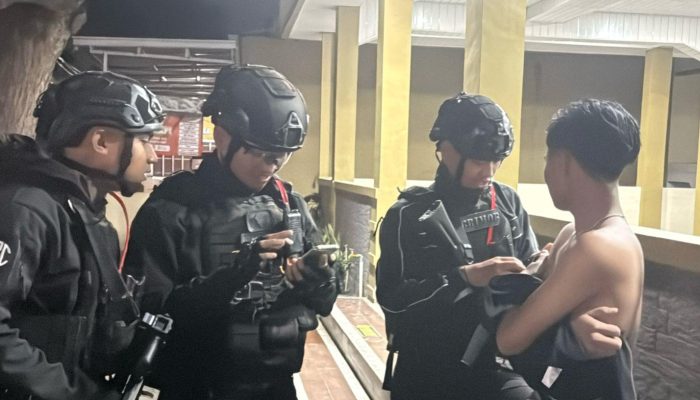 Brimob Jabar Patroli Malam Jaga Kamtibmas Ramadan di Cicalengka