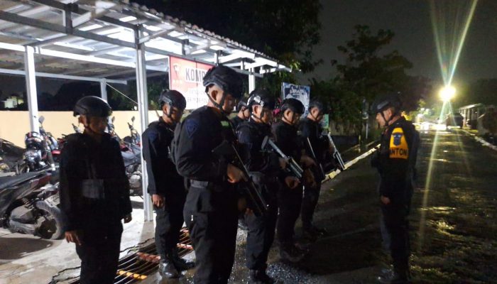 Brimob Polda Jabar Gelar Patroli Malam di Cirebon Jaga Situasi Kamtibmas