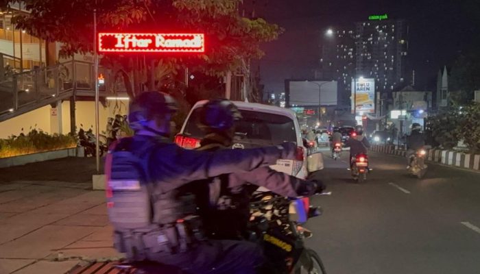 Brimob Polda Jabar Gelar Patroli Jumat Malam di Jatinangor Sumedang
