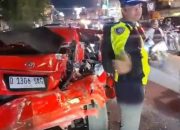 Truk Box Tabrak Mobil Terparkir di A.H. Nasution Ujungberung Bandung, Nihil Korban