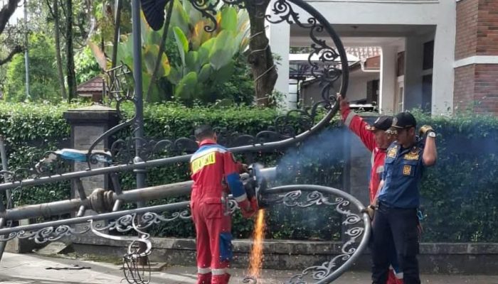 Tiang PJU Roboh, Lalu Lintas di Jalan R.E. Martadinata Sempat Terganggu Jalan L. L. R.E. Martadinata