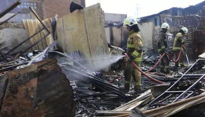 Kebakaran Hebat Landa Regol Bandung, 19 Bangunan Hangus Dilalap Api