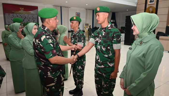 Dansecapaad Pimpin Laporan Korps Kenaikan Pangkat 48 Personel Secapaad