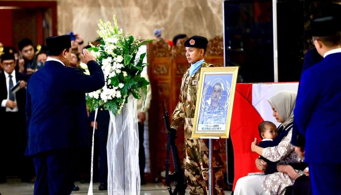 Penghormatan Terakhir Tiga Prajurit TNI, Presiden Prabowo Pimpin Penyambutan di Soetta