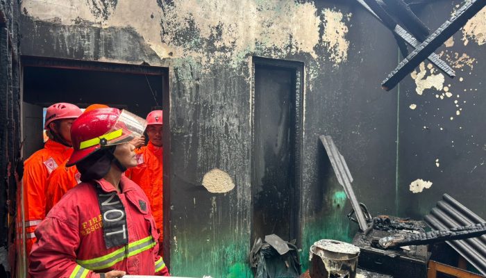 Tim SAR Brimob Jabar Padamkan Kebakaran Rumah di Lembang, Tanpa Korban Jiwa