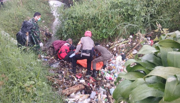 Tim SAR Brimob Jabar Evakuasi Penemuan Mayat di Lembang