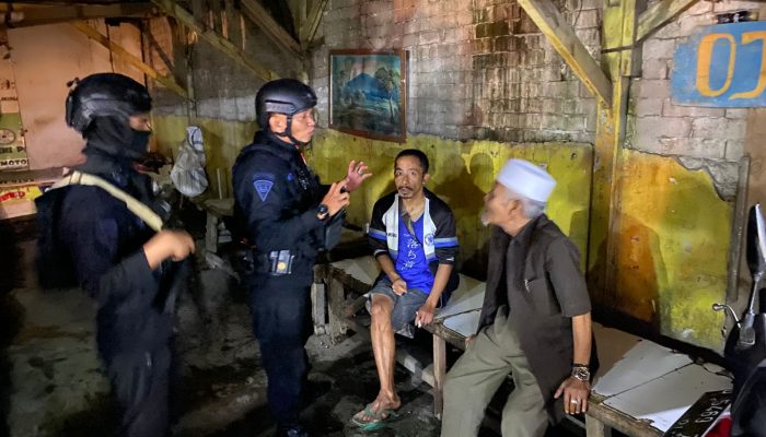 Patroli Malam Brimob Jabar di Lembang: Hadirkan Rasa Aman bagi Masyarakat di Akhir Pekan