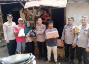 Peduli Sesama, Polisi Salurkan Bantuan Sembako untuk Warga Kurang Mampu di Cileunyi