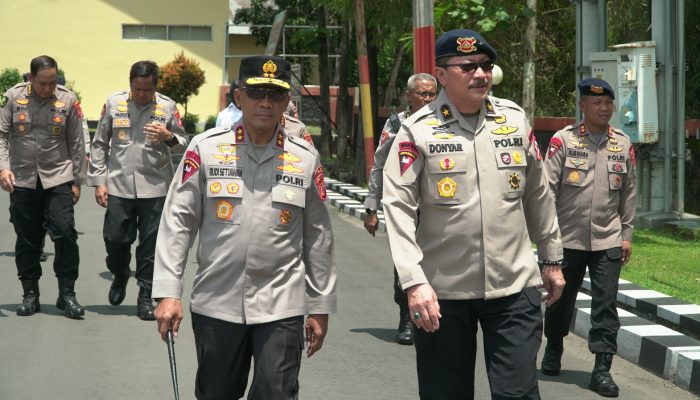 Kapolda Jabar Kunjungi Mako Brimob di Sumedang, Cek Kesiapan dan Beri Kejutan Ulang Tahun