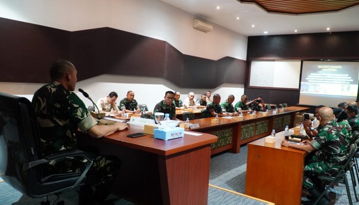 Dirjian Tekankan Penyusunan Doktrin Berbasis Referensi dalam Rapat Dokumen Strategis di Kodiklatad