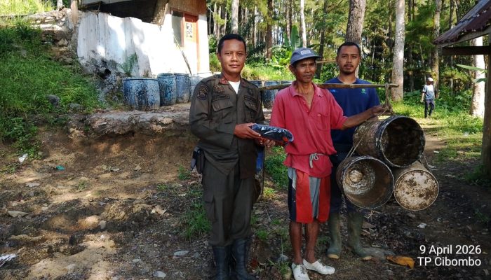 Pacu Produktivitas, KPH Banyumas Barat Beri Penghargaan Khusus Bagi Pejuang Getah di Majenang