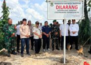 Tertib Lingkungan, Polsek Pagedangan Dampingi Pemasangan Larangan Buang Sampah di TPS Ilegal Jatake