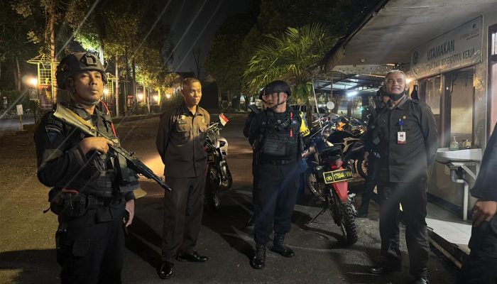 Brimob Jabar Patroli Malam di Lembang, Jaga Keamanan Kawasan Wisata