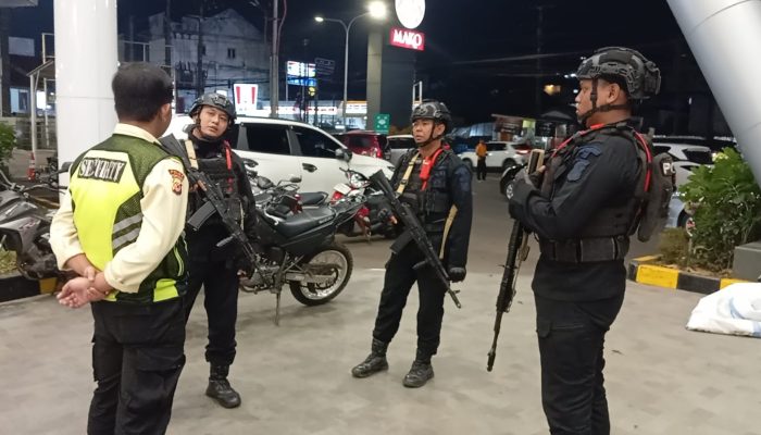 Brimob Jabar Patroli Malam di Cianjur, Jaga Keamanan Kawasan Publik