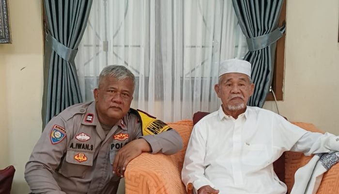 Pengamanan Halal Bihalal dan Pelepasan Jamaah Haji, Bhabinkamtibmas Pastikan Kegiatan Berjalan Aman dan Khidmat