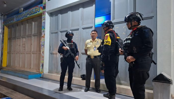 Patroli Malam Humanis Brimob di Tasikmalaya, Perkuat Sinergi dan Jaga Rasa Aman Warga