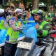 Jumat Peduli, Polda Metro Jaya Salurkan 350 Paket Sembako untuk Pengemudi Ojol