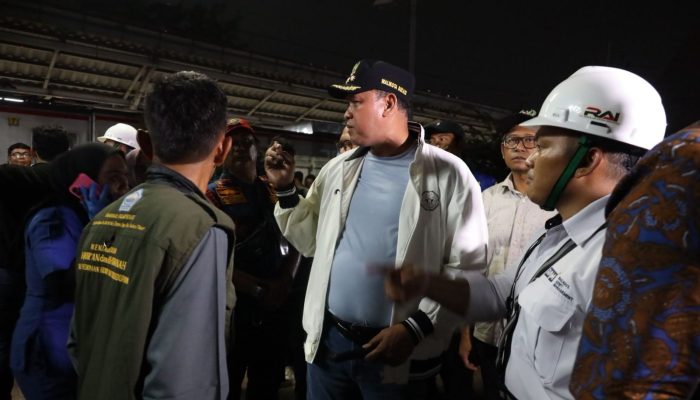 Walikota Bekasi Tinjau Tabrakan Kereta, Pastikan Evakuasi Korban