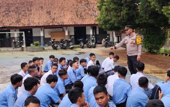 Police Go To School, Polsek Pagedangan Edukasi Siswa SMKN 6 Tangerang tentang Disiplin dan Kamtibmas