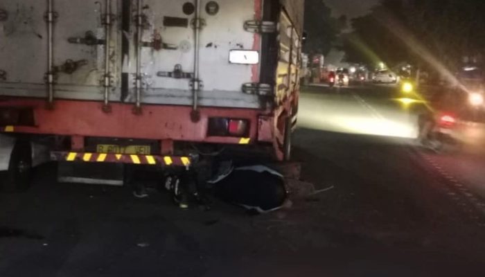 Pengendara Motor Tewas Tabrak Truk Parkir di Terusan Pasirkoja Bandung