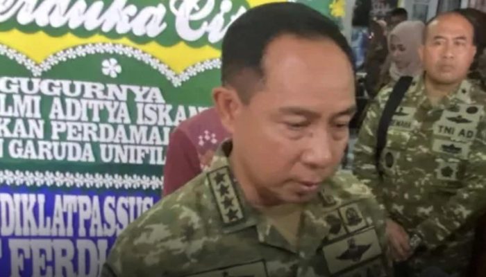 Panglima TNI Takziah ke Rumah Duka Prajurit Gugur di Lebanon, Pastikan Hak Keluarga Terpenuhi