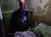 Tinggal Bersama 11 Keluarga di Cimekar, Saparudin Cemas Rumah Ambruk Saat Hujan
