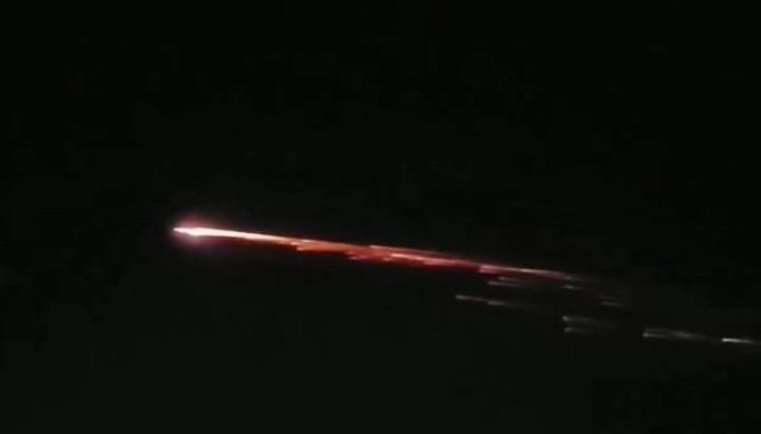 Langit Utara Jawa Dihiasi Cahaya Misterius, Warga Geger Diduga Meteor Melintas